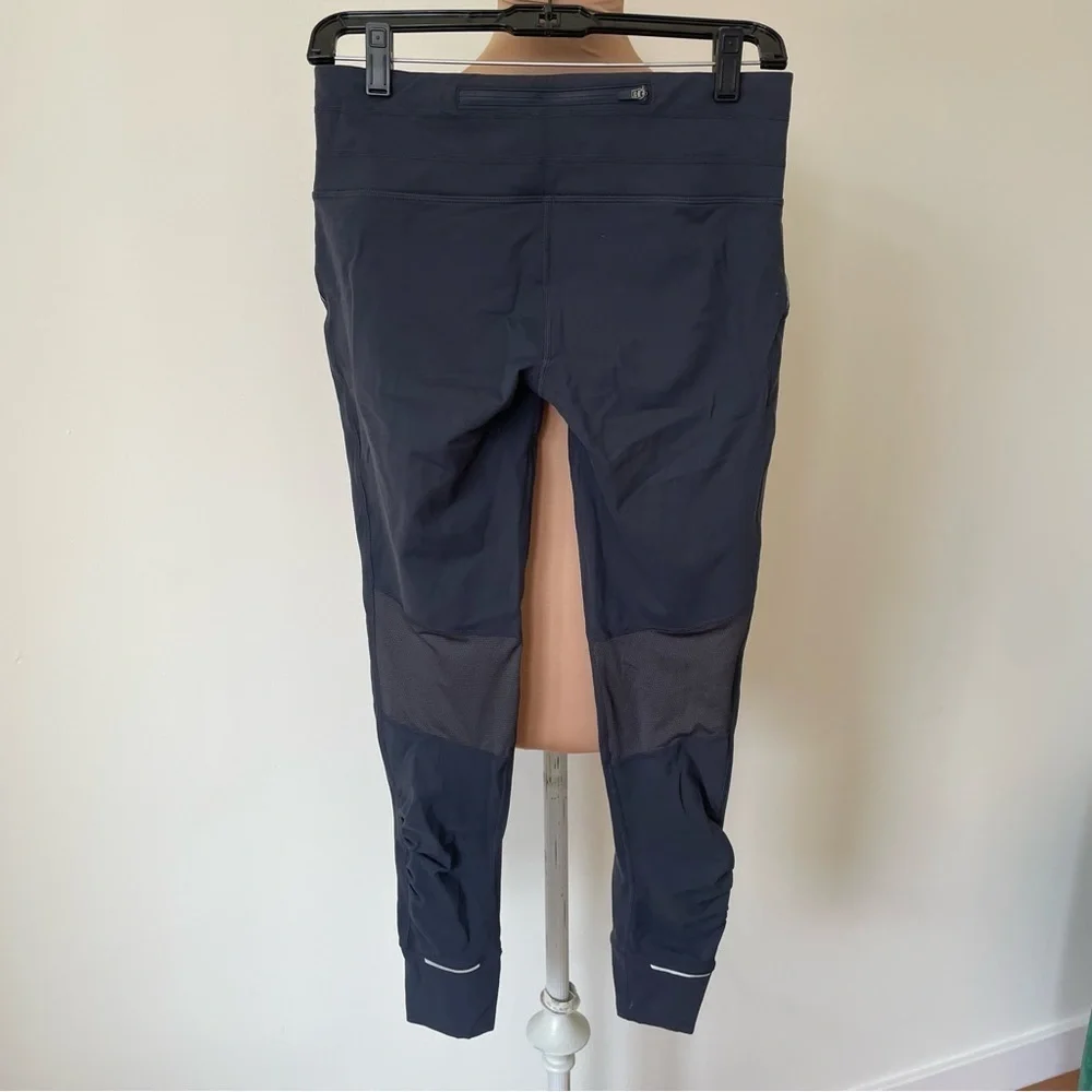 Athleta Flint Gray Relay Reflective Tight Ruched Calf Leggings 903959 EUC Size S